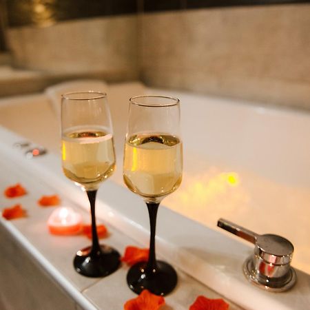 La Suite Romantique Avec Jacuzzi Au Coeur De Перпиньан Экстерьер фото
